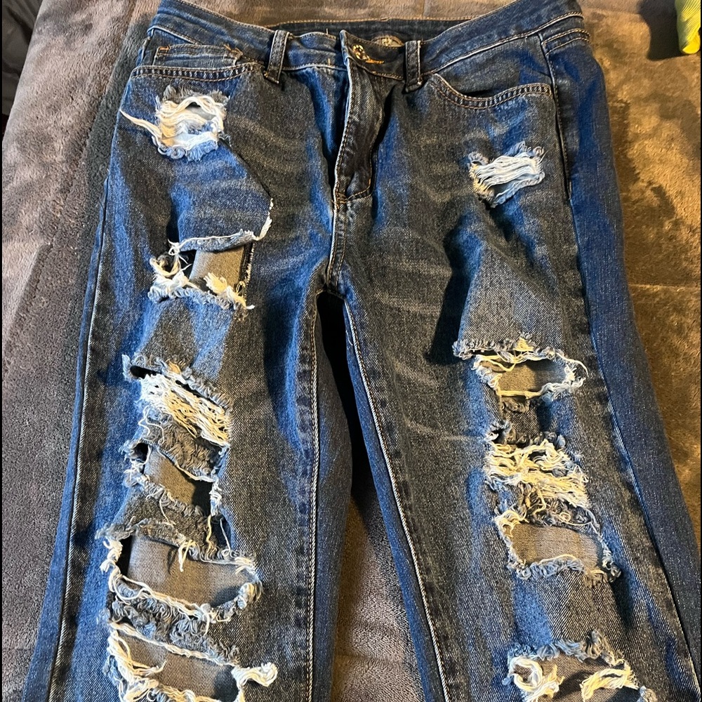 distressed skinny jeans